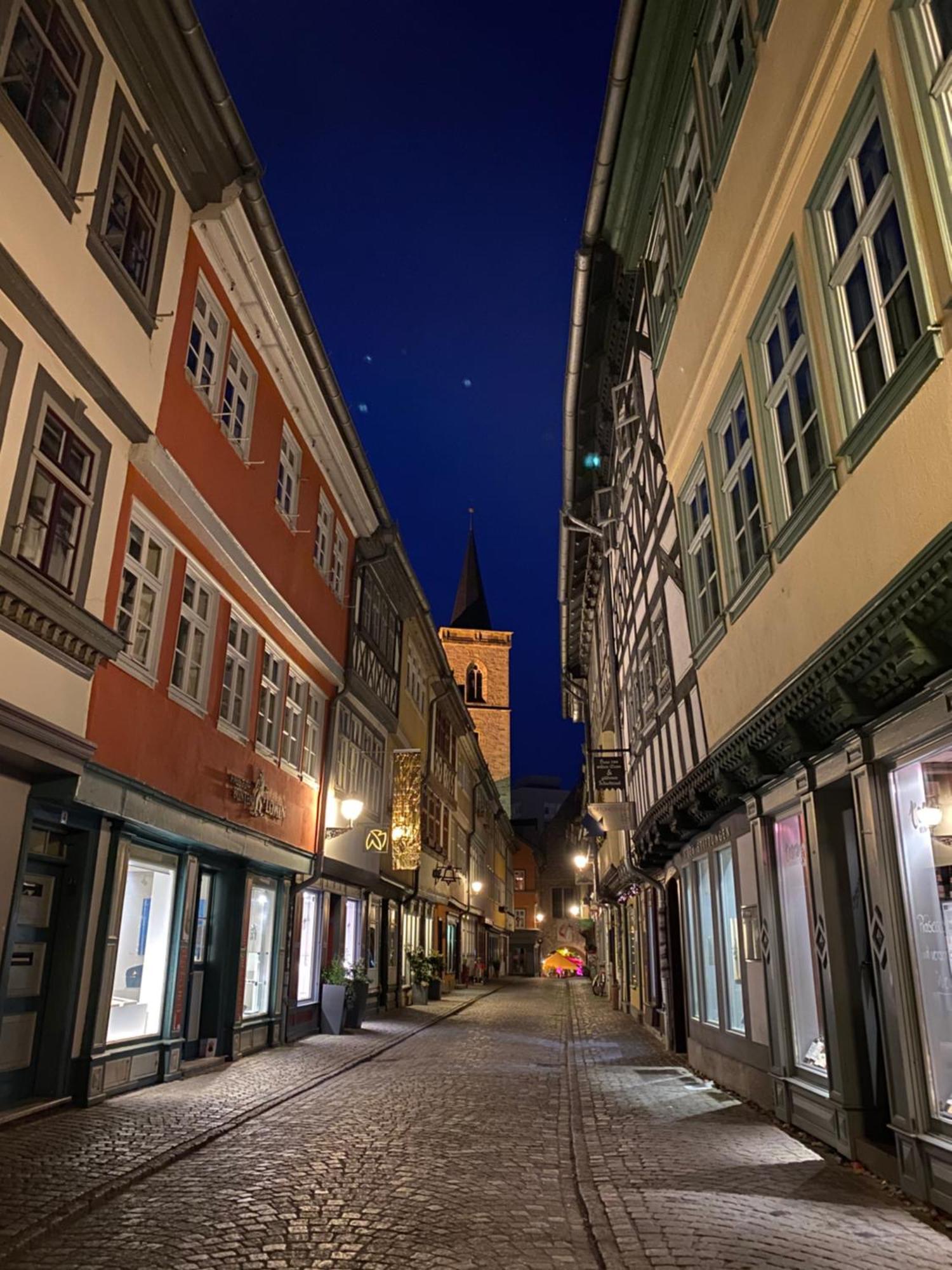 Ferienwohnung Schildblick Modernes Apartment Direkt In Der Altstadt Von Erfurt Nahe Der Kraemerbruecke - Beste Innenstadtlage 外观 照片