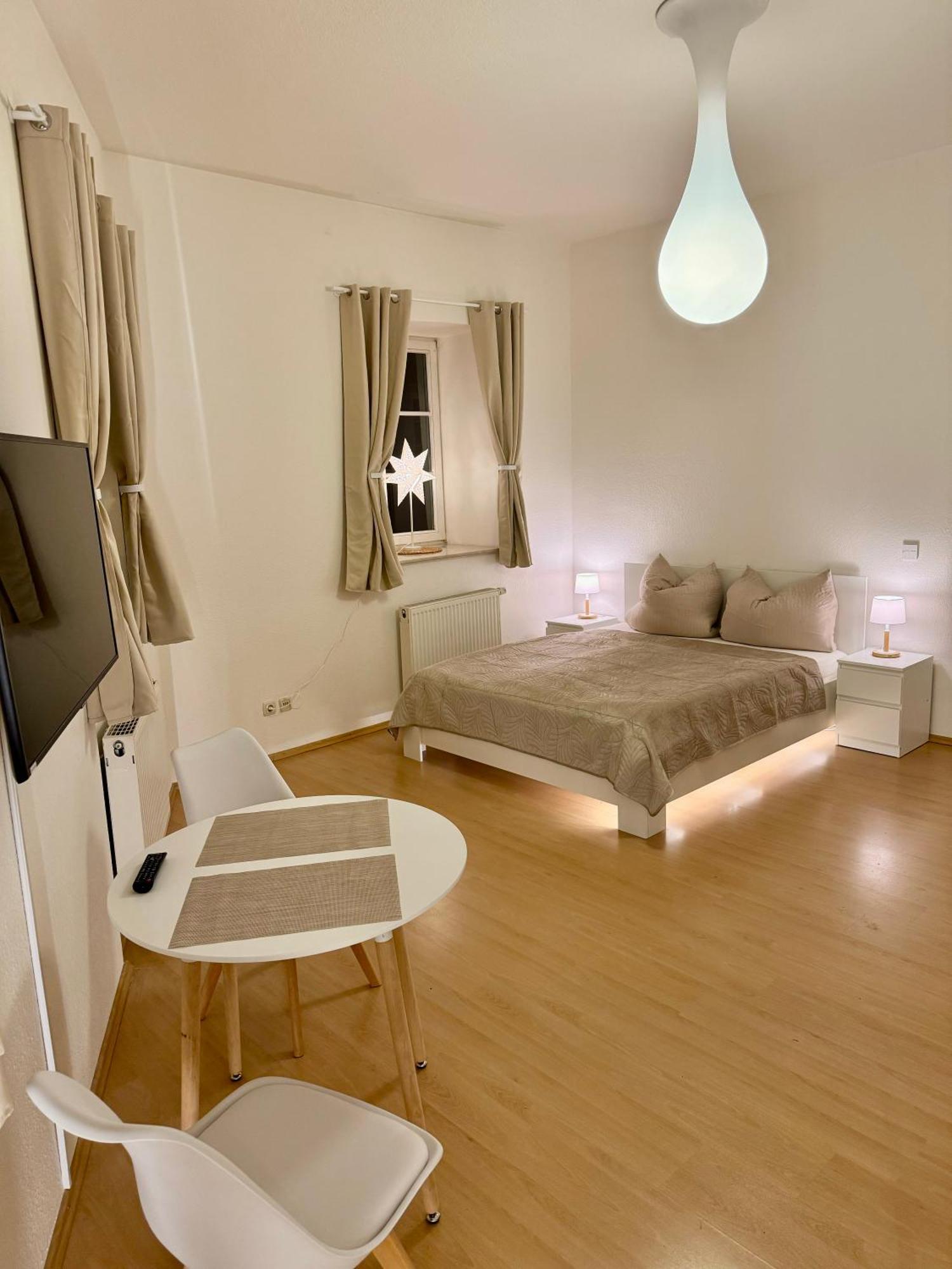 Ferienwohnung Schildblick Modernes Apartment Direkt In Der Altstadt Von Erfurt Nahe Der Kraemerbruecke - Beste Innenstadtlage 外观 照片