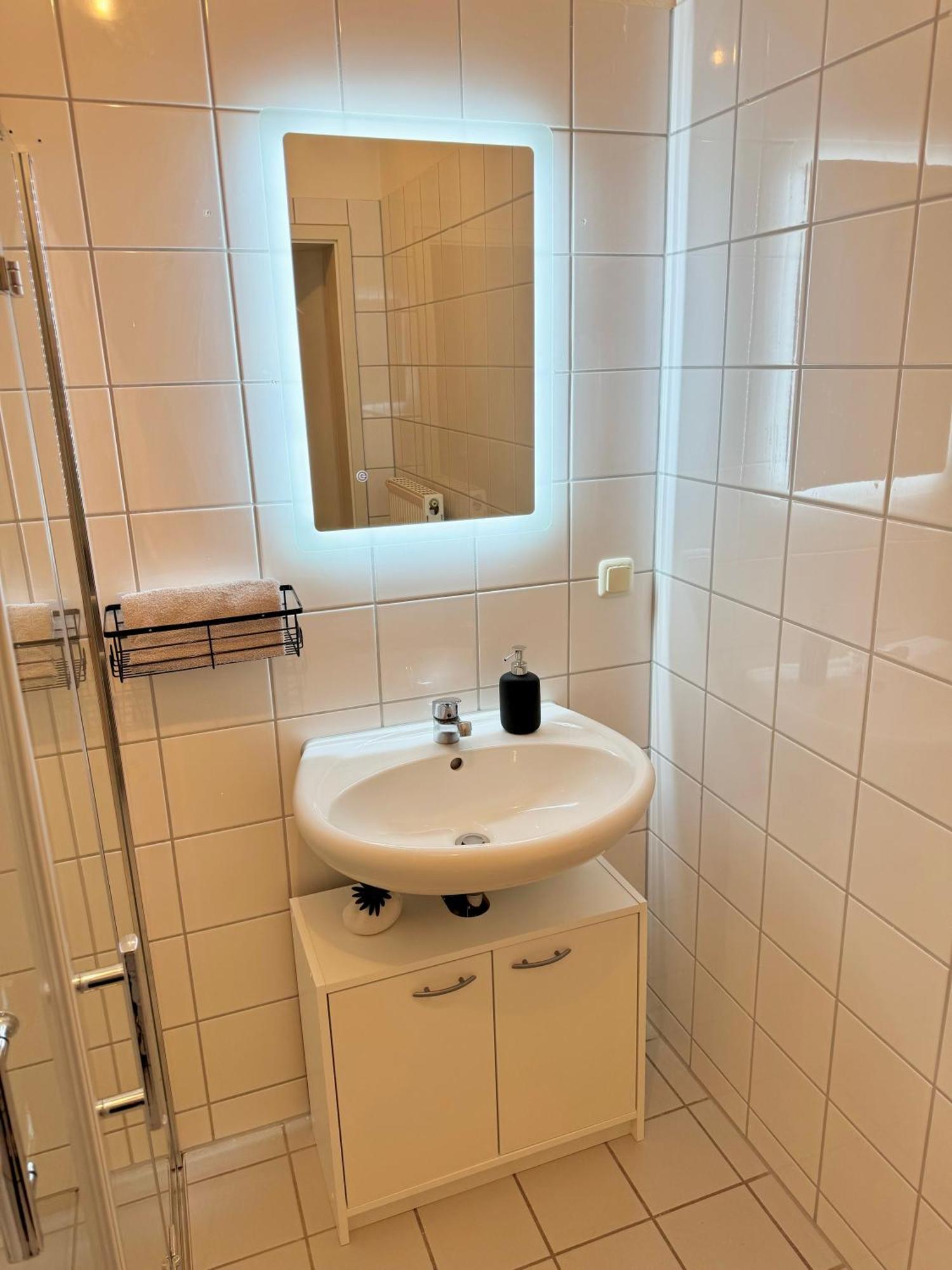 Ferienwohnung Schildblick Modernes Apartment Direkt In Der Altstadt Von Erfurt Nahe Der Kraemerbruecke - Beste Innenstadtlage 外观 照片