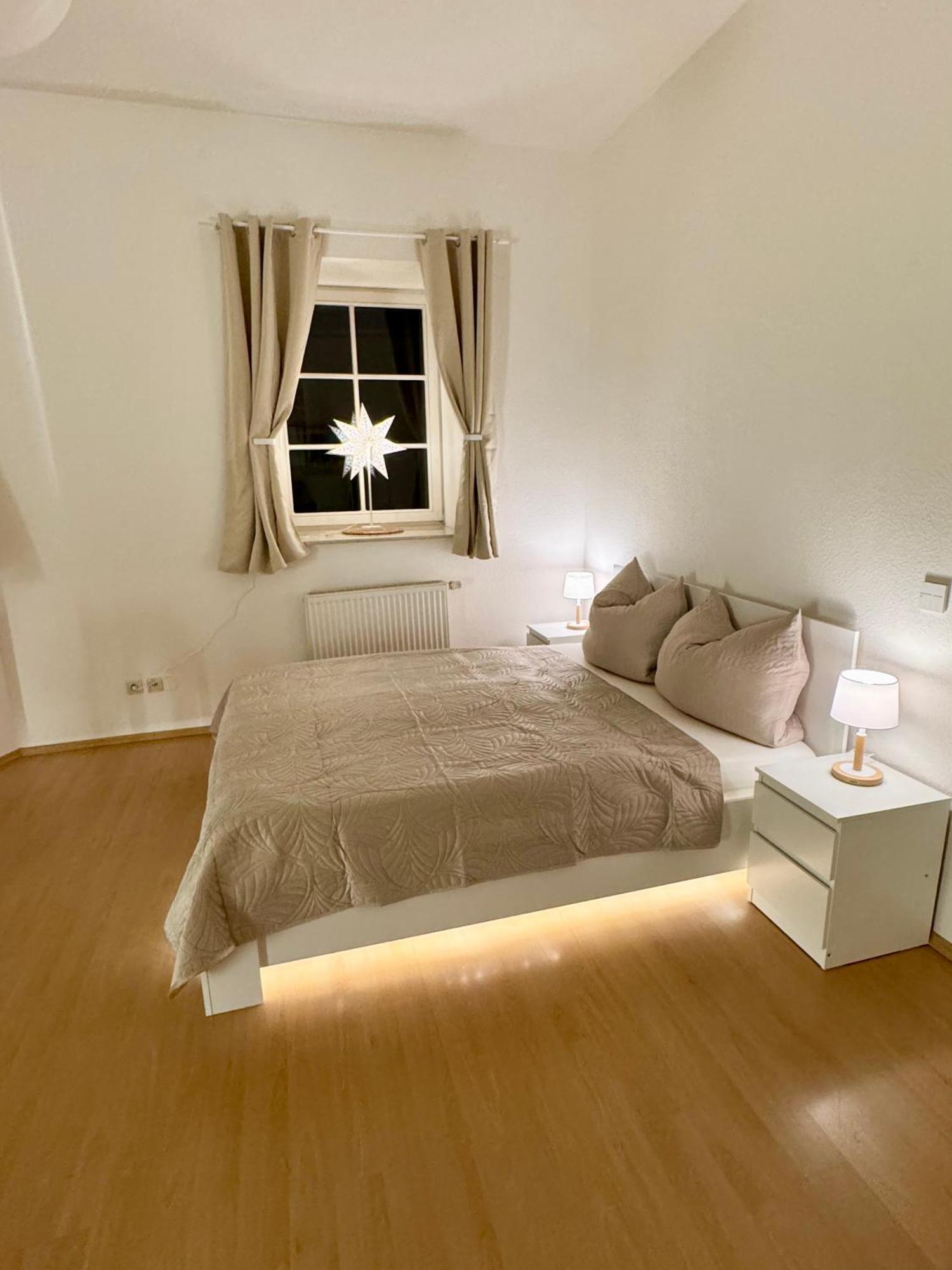 Ferienwohnung Schildblick Modernes Apartment Direkt In Der Altstadt Von Erfurt Nahe Der Kraemerbruecke - Beste Innenstadtlage 外观 照片