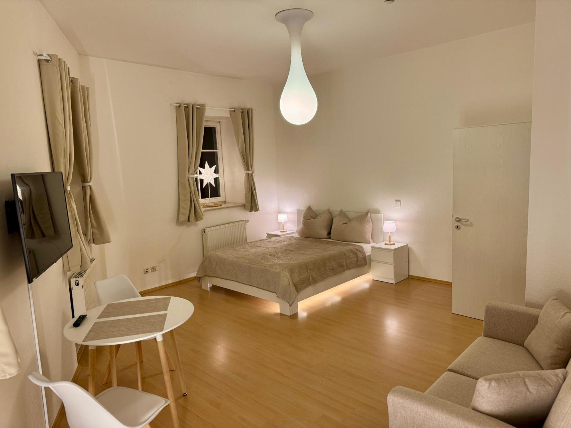 Ferienwohnung Schildblick Modernes Apartment Direkt In Der Altstadt Von Erfurt Nahe Der Kraemerbruecke - Beste Innenstadtlage 外观 照片